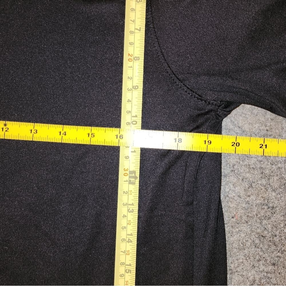 7DIAMONDS mens Black V Neck Core T Shirt Sz M Quiet Lux Performance Minimal - Picture 10 of 16